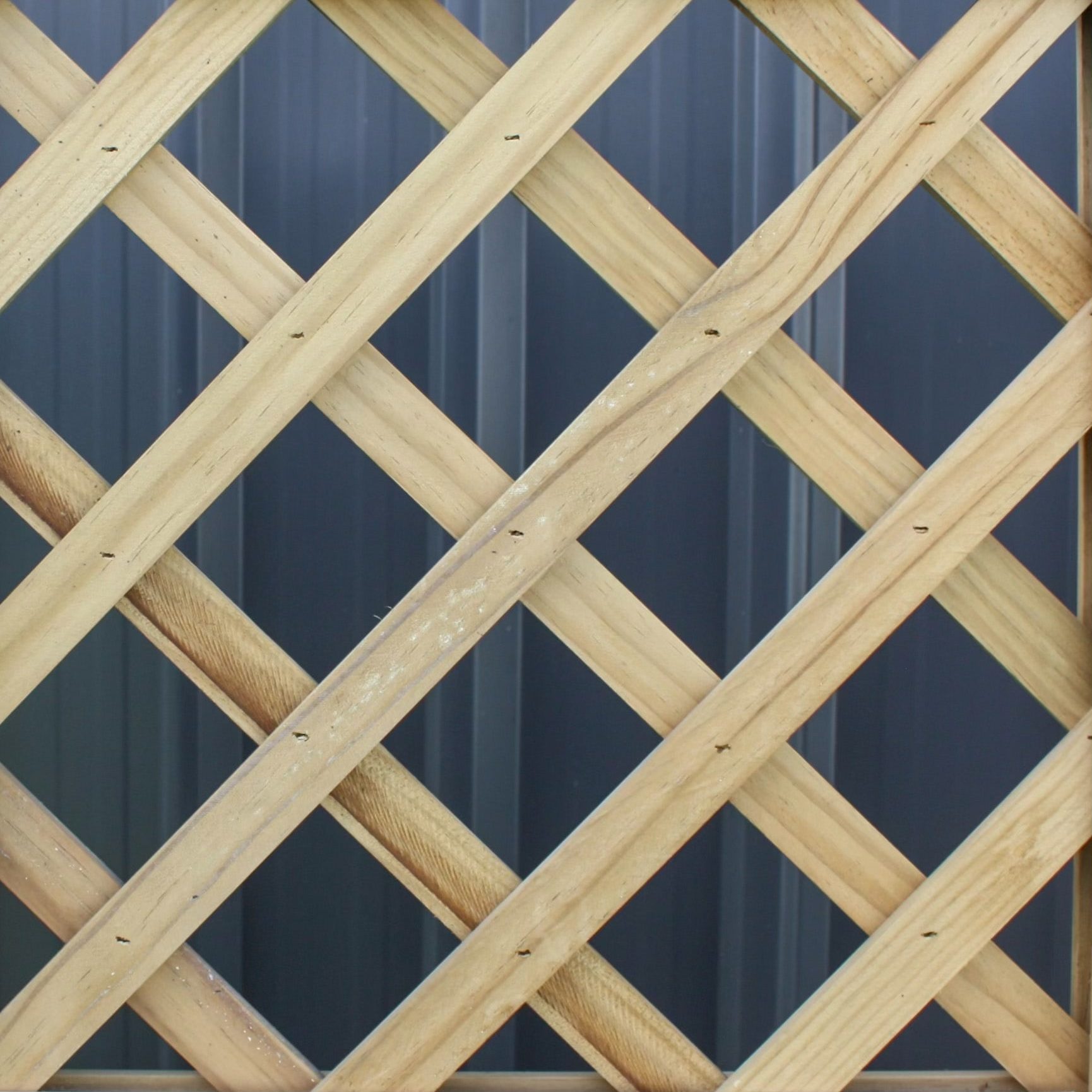 A picture of a 75mm diagonal fence design